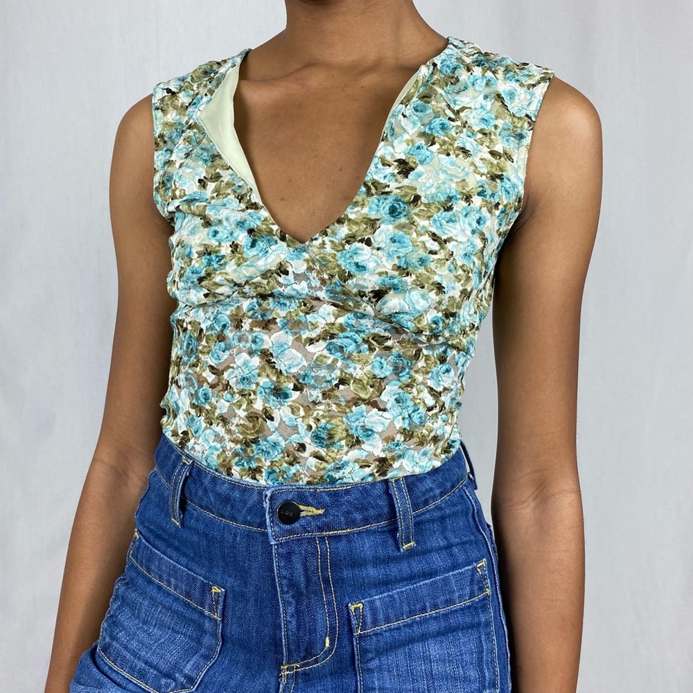 Paper Doll Floral Y2K V-Neck Sleeveless Top